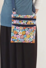 Load and play video in Gallery viewer, Small crossbody purse - double zipper phone bag - floral fabric