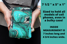 Load image into Gallery viewer, Cell phone bag, emerald green agate slice geode small crossbody bag