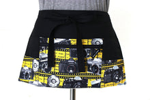 Load image into Gallery viewer, vendor apron with pockets - utility apron with zipper pocket - camera apron for photographer gift - half apron - money apron - craft apron