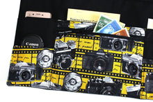 Load image into Gallery viewer, vendor apron with pockets - utility apron with zipper pocket - camera apron for photographer gift - half apron - money apron - craft apron