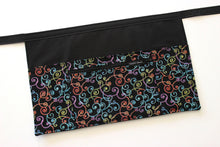 Load image into Gallery viewer, Teacher apron with pockets, waitress apron, server apron, vendor apron zipper pocket apron, black utility apron for women, classroom apron