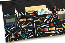 Load image into Gallery viewer, teacher apron with pockets, preschool classroom apron, back to school teacher appreciation gift, craft apron zipper pocket utility apron